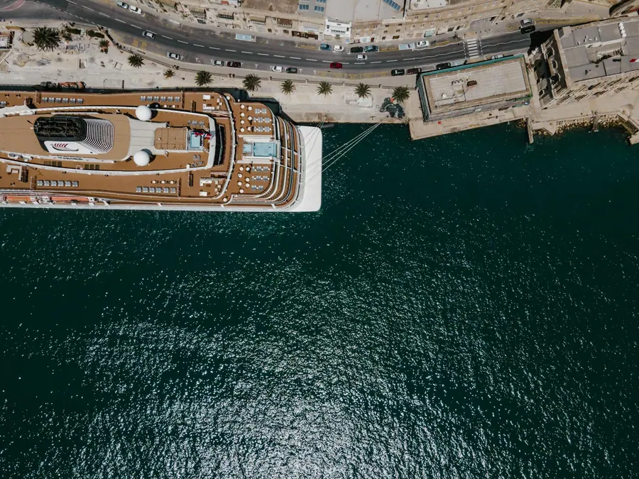 Piraeus port and harbor — cruise and ferry transfers to Athens and hotels