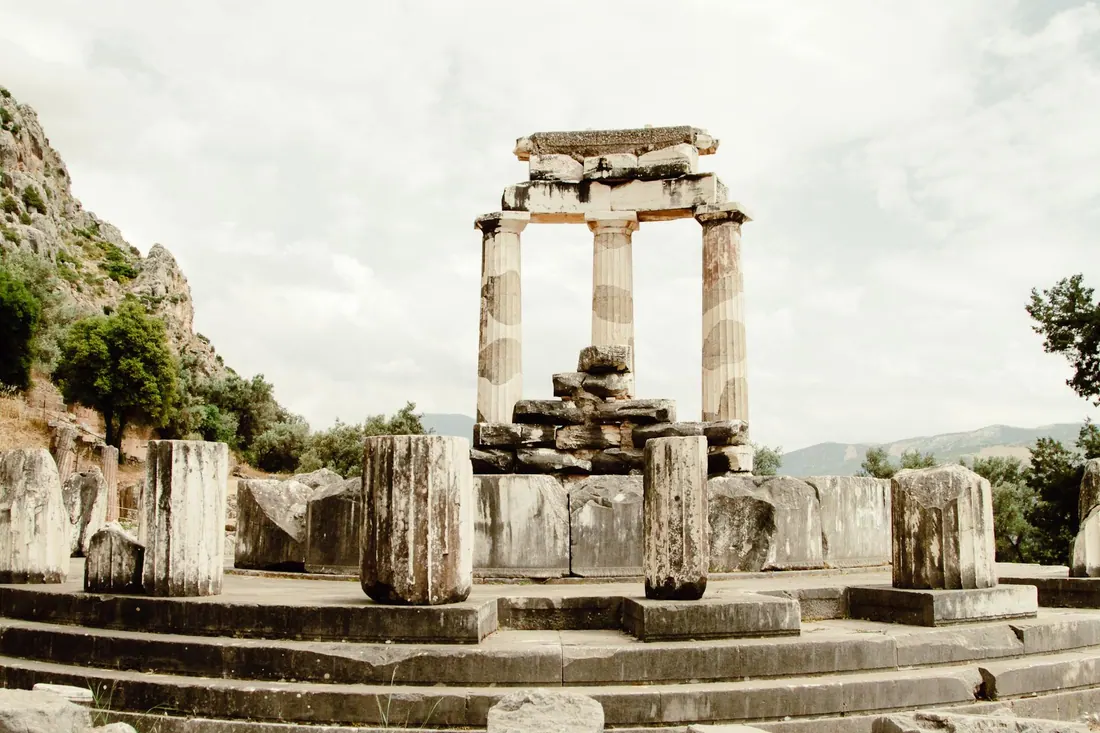 Mountains and ancient landscape of Central Greece — Delphi day trip from Athens